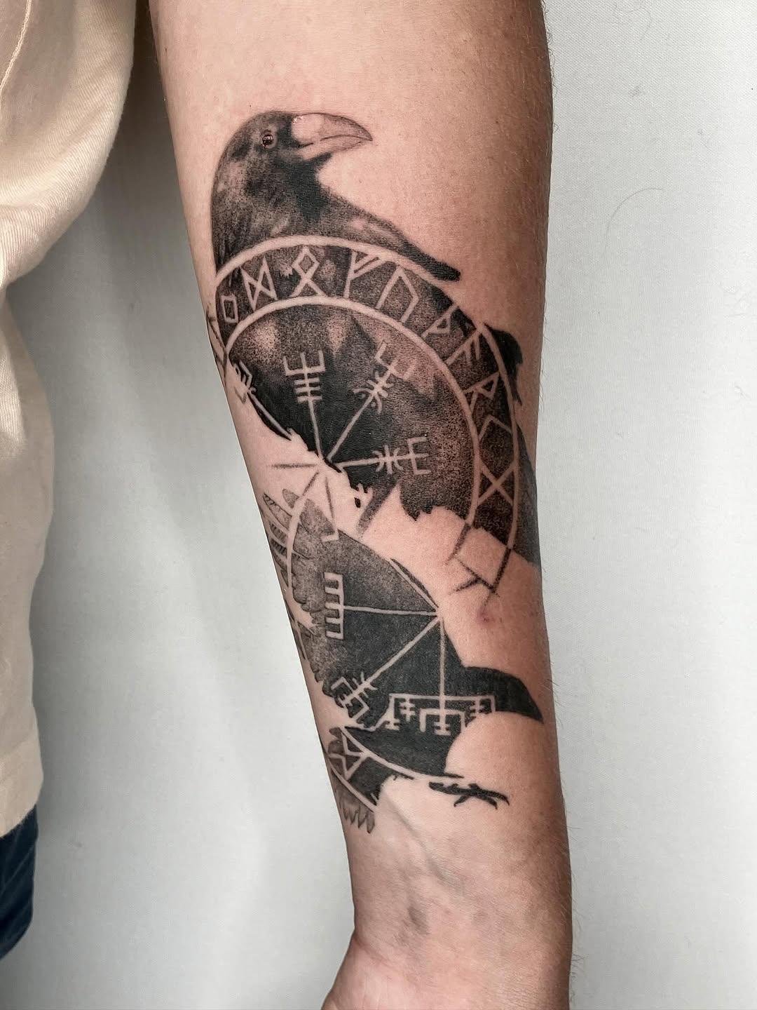 Corbeaux blackwork — lacerise.ttt