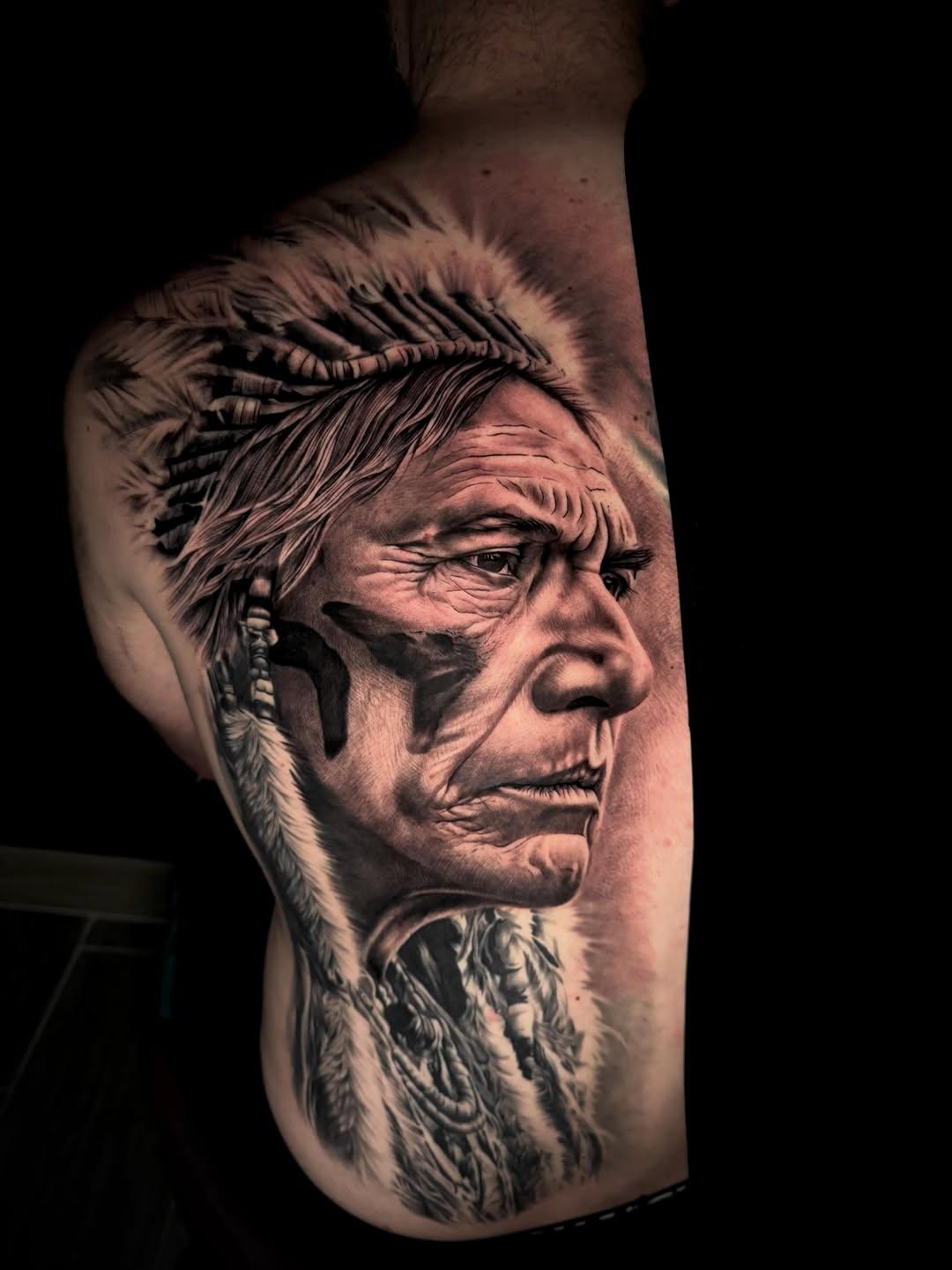 Tatouage portrait homme tete cote — jeremy_josselin