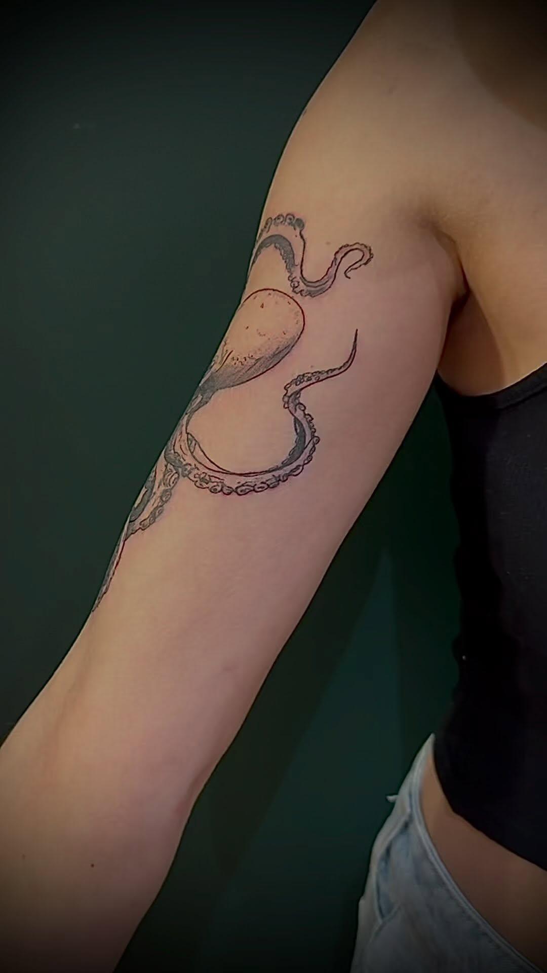 Tatouage blackwork — eklekt.ink