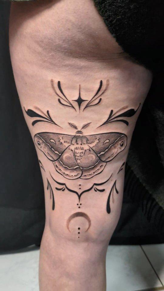 Papillon de nuit ornemental, blackwork — lup_ink.ttt