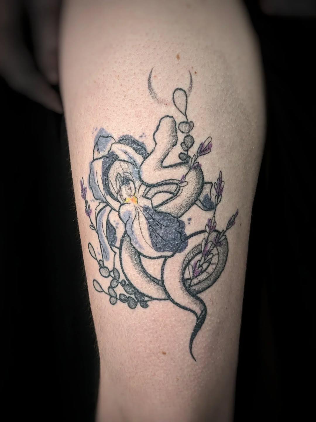 Tatouage fine line cicatrisé — lup_ink.ttt