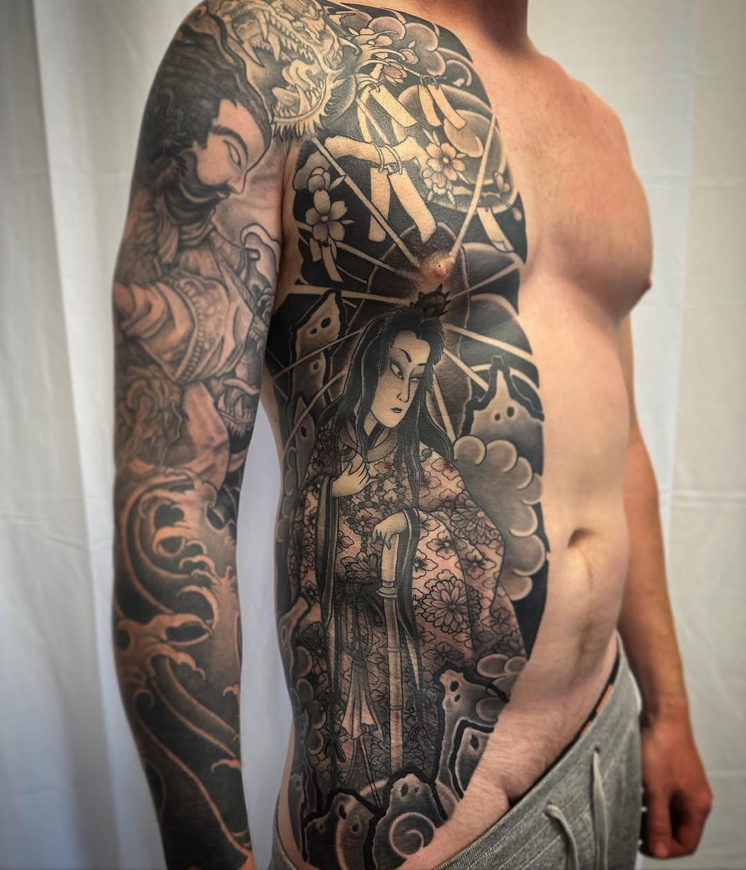 Tatouage Amaterasu déesse japonaise sleeve — lagueuse_tattoo