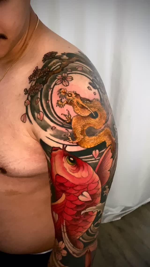 Tatouage Koi dragon cascade sakura bras — groseb