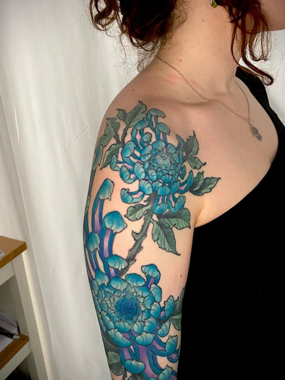 Tatouage Chrysanthemes duo epaulette — groseb