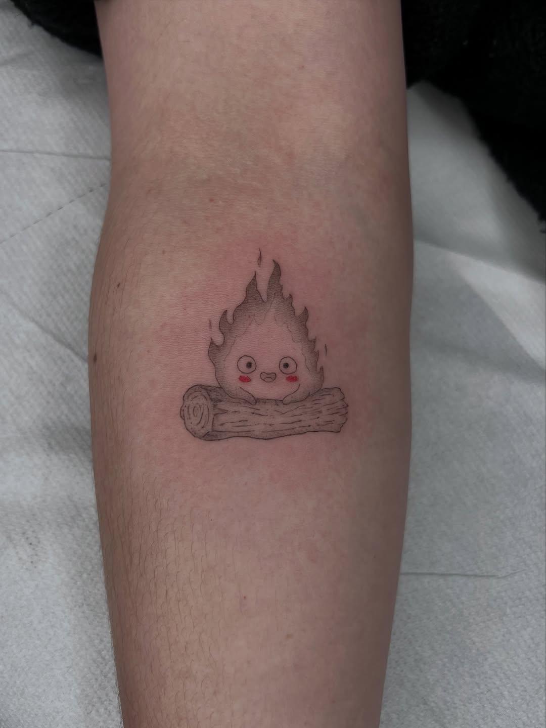 Tatouage Totoro et Calcifer — hengsenberg_tattoo