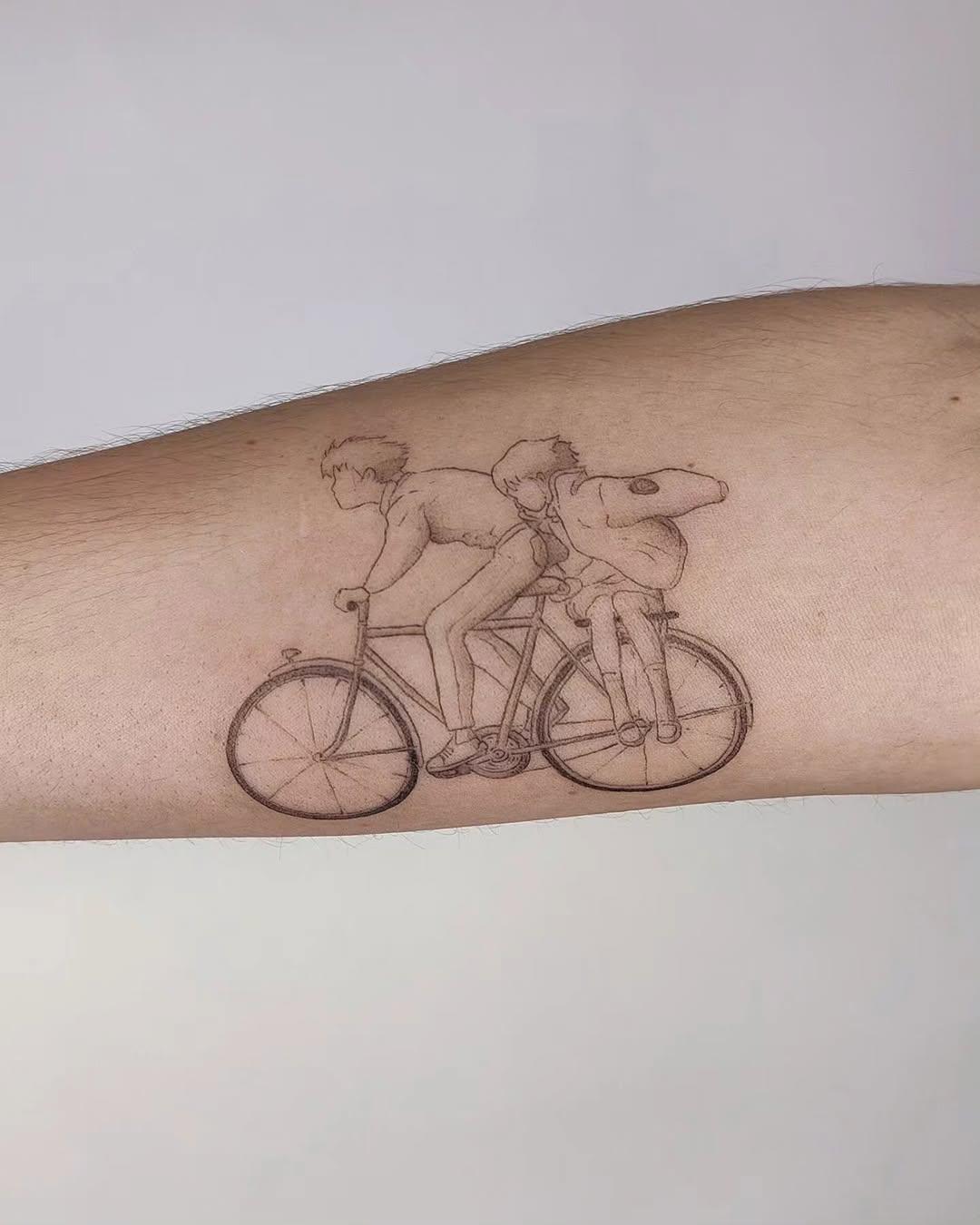 Tatouage deux personnages à bicyclette — hengsenberg_tattoo