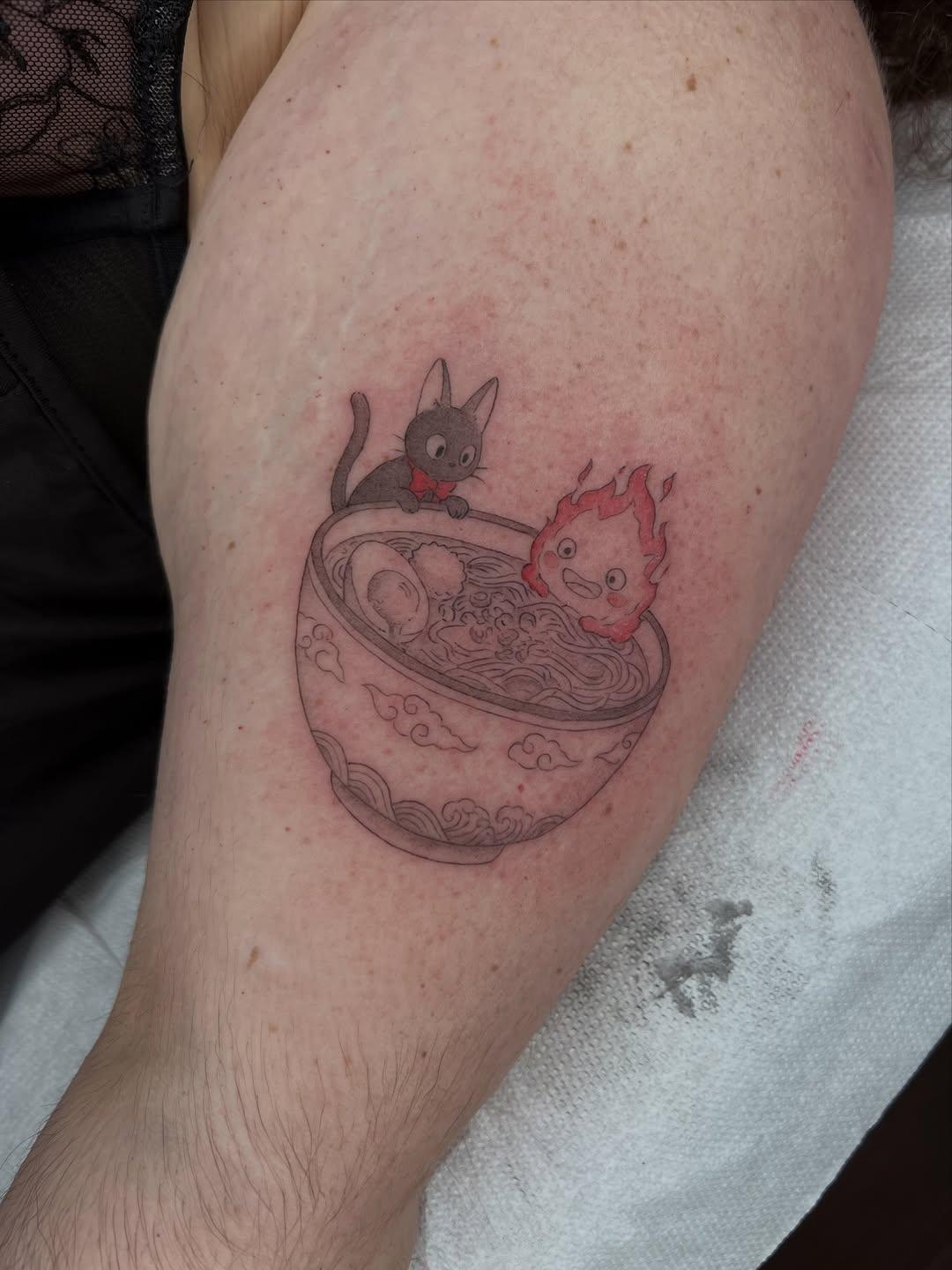 Tatouage Jiji et Calcifer — hengsenberg_tattoo