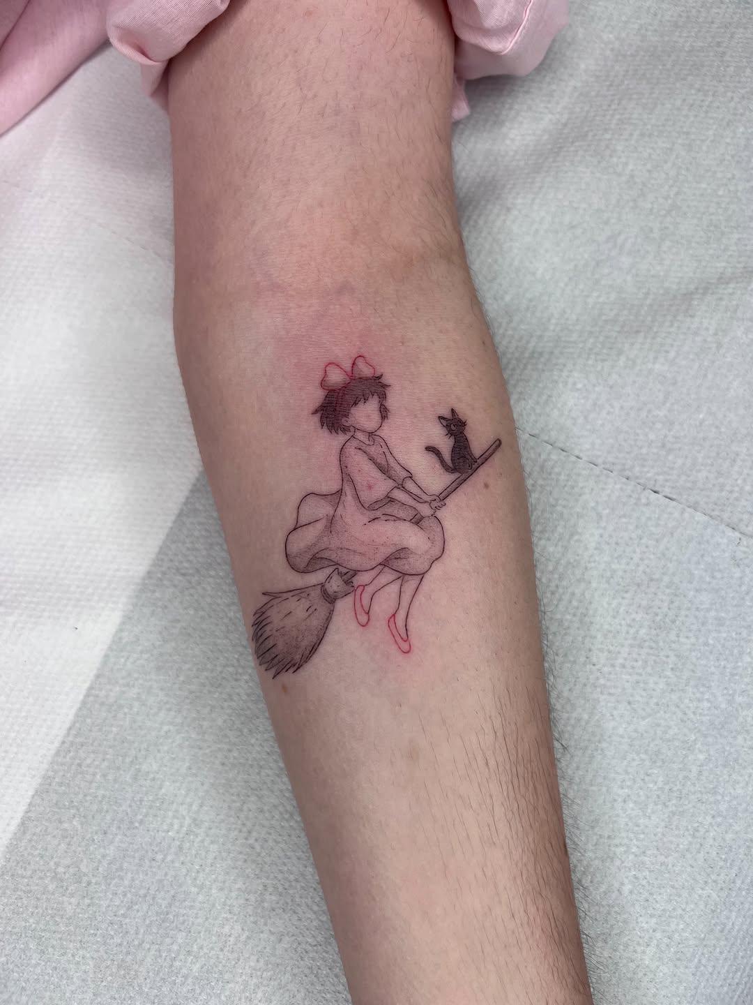 Tatouage Kiki sur balai — hengsenberg_tattoo
