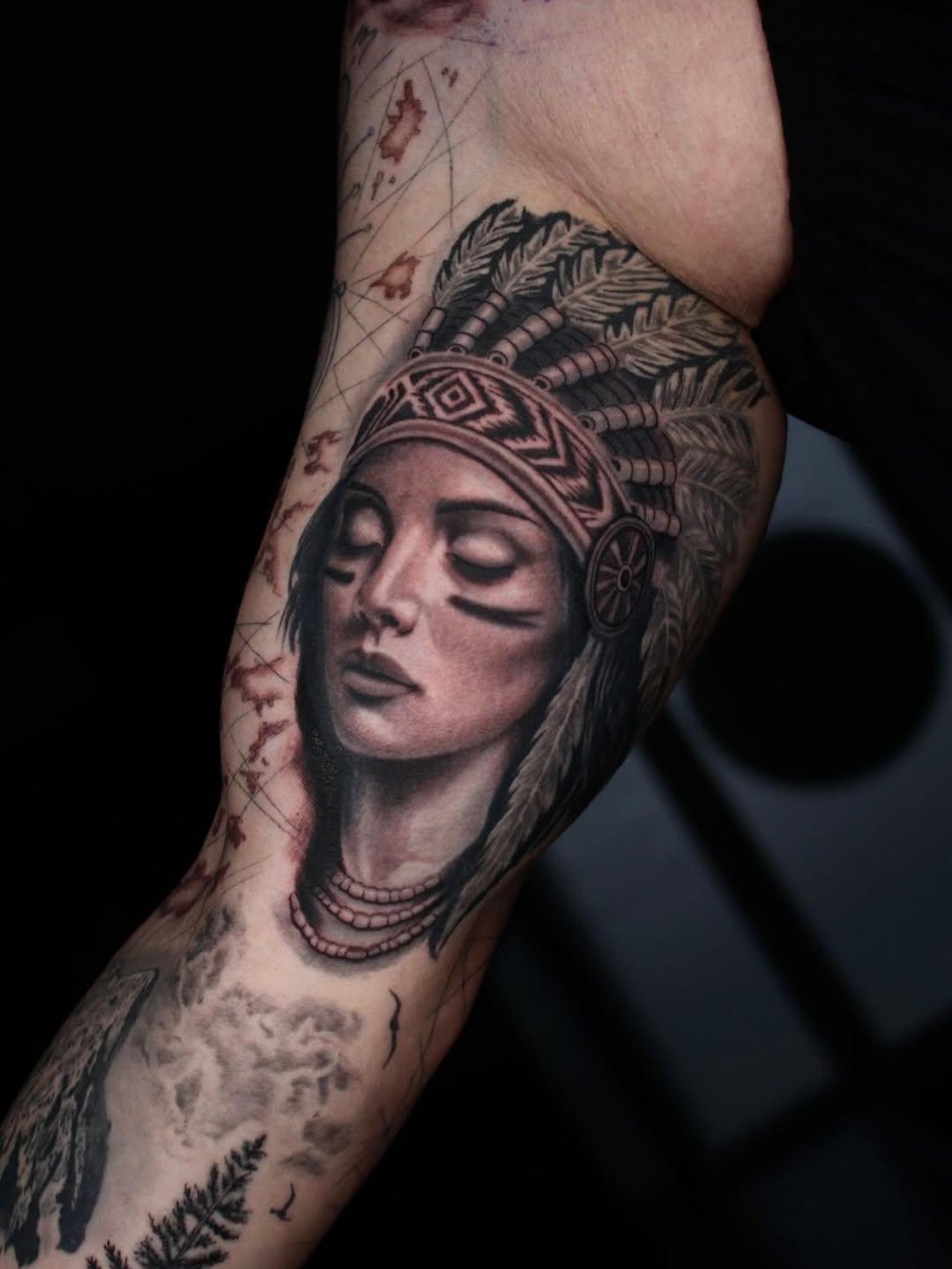 Tatouage Amérindienne portrait — link.ttt1