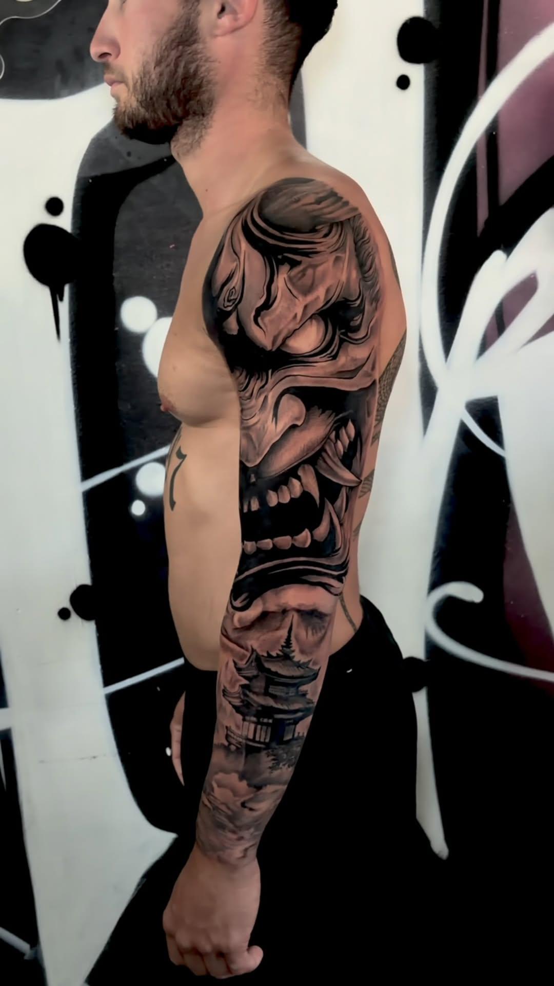 Tatouage hannya et pagode néo-japonais dark — zeven_ink