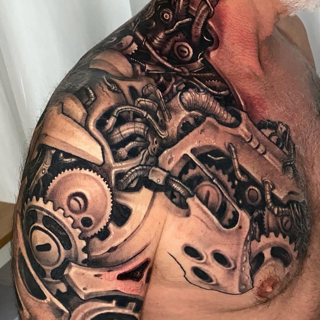 Tatouage biomécanique bras de robot — gromecanique