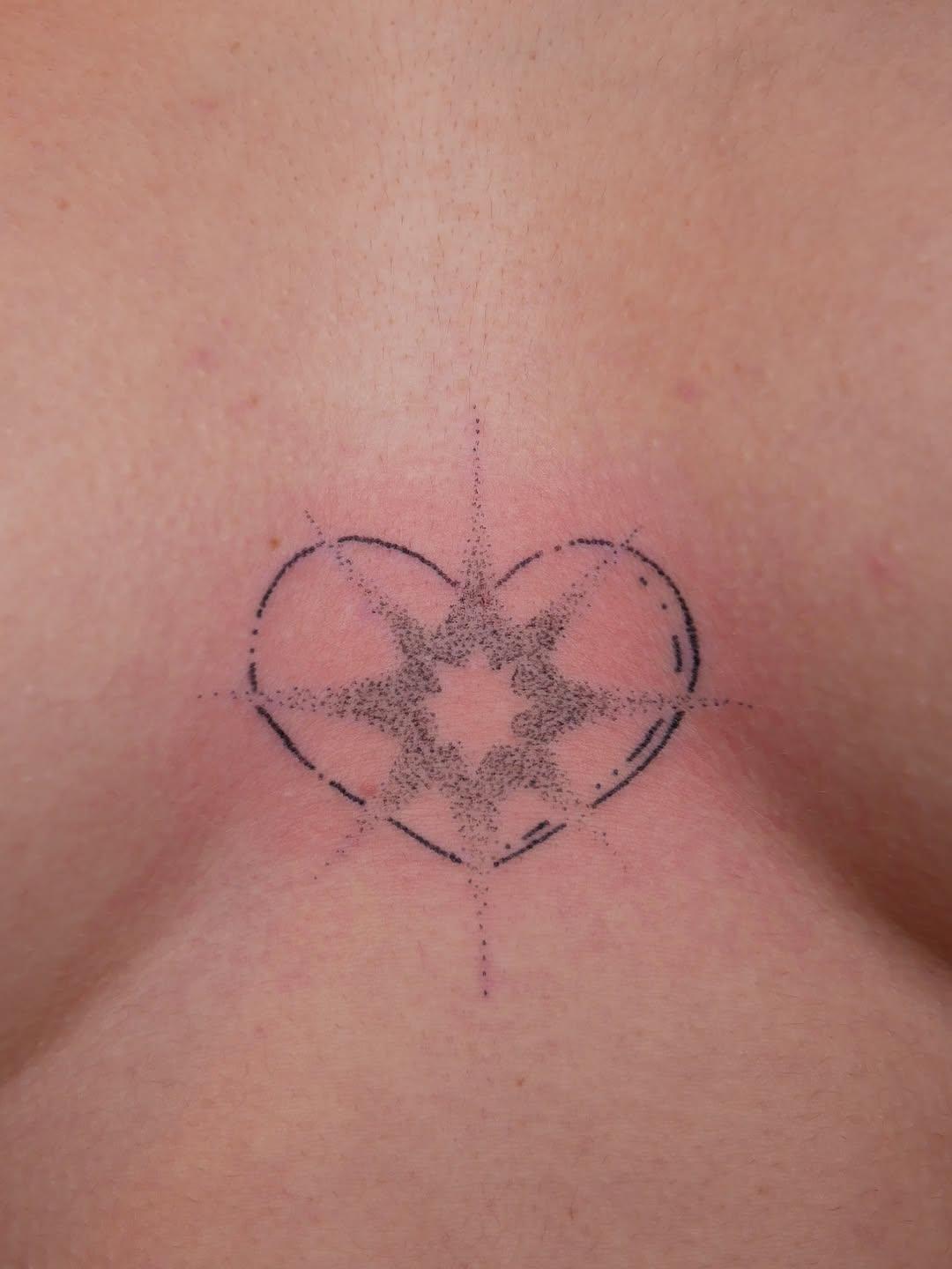 Tatouage handpoke — emmachou.ttt