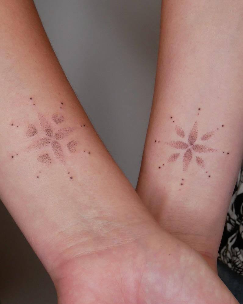 Tatouage handpoke en commun — emmachou.ttt