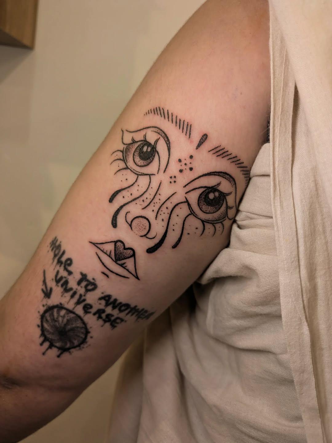 Tatouage handpoke ornemental flash adopté — sudden__rain