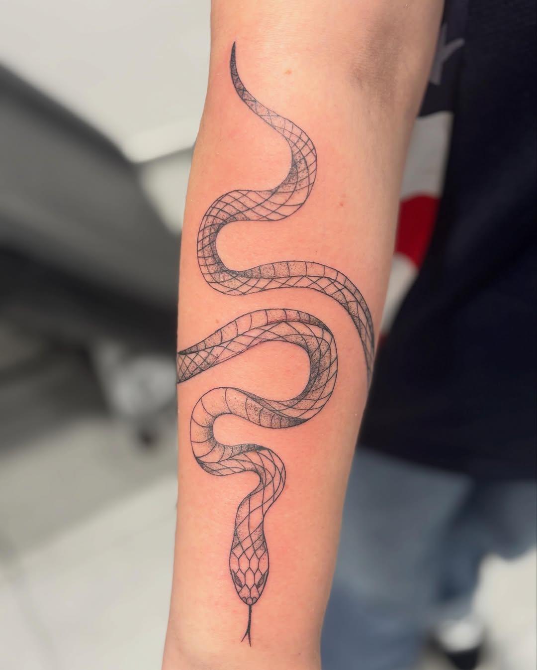 Tatouage fine line — _bloody_tattoo_