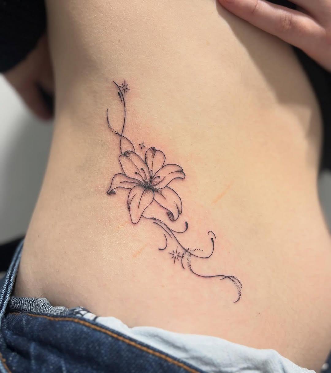 Lys fine line sur le flanc — _bloody_tattoo_