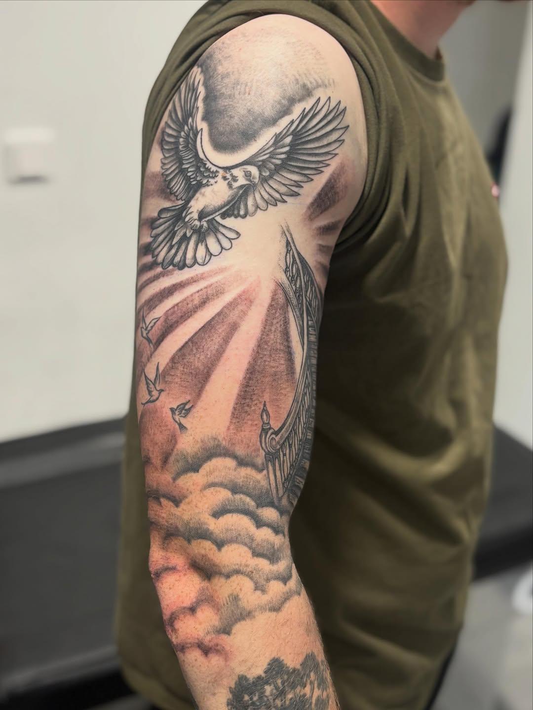 Tatouage fine line — _bloody_tattoo_