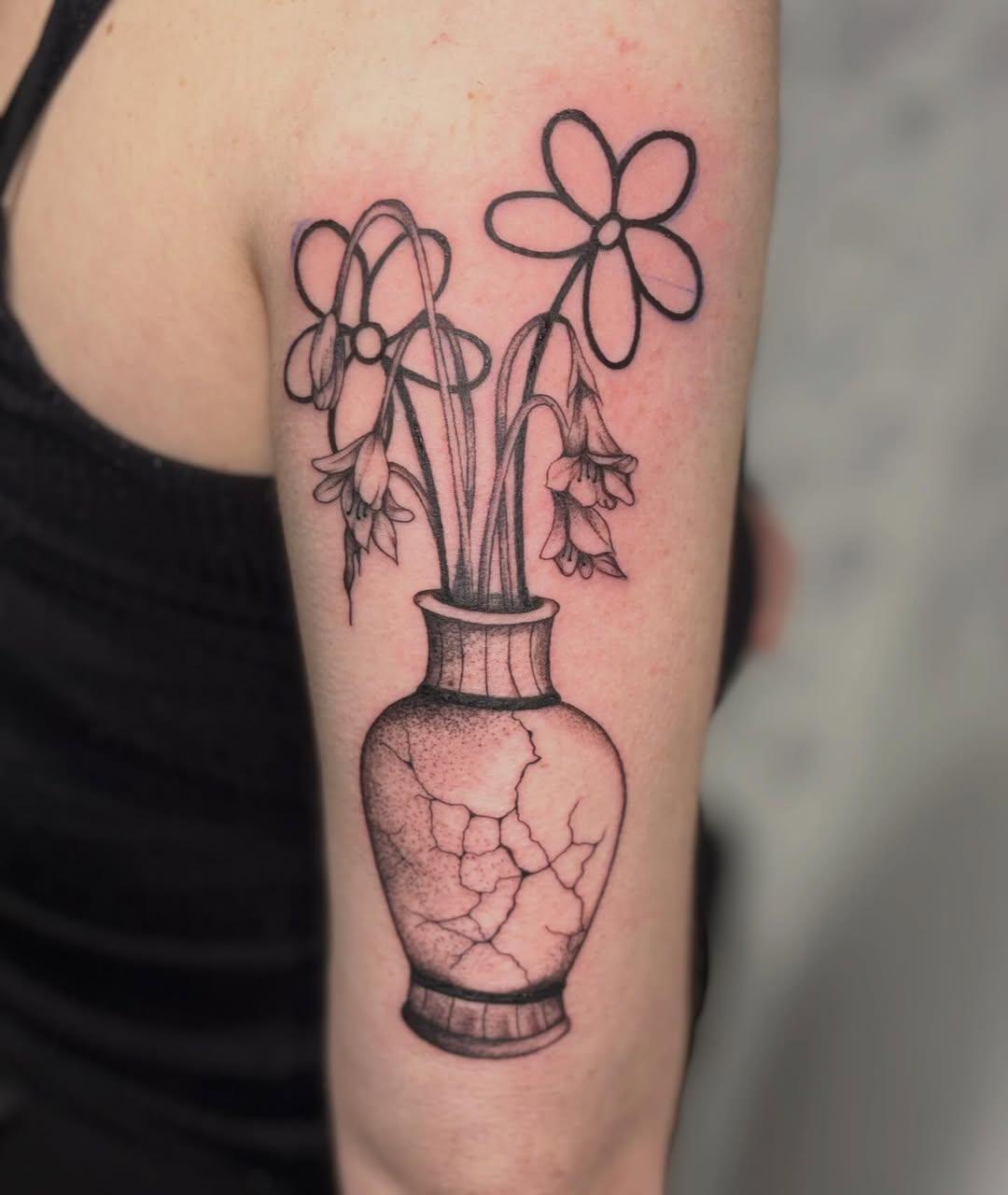 Tatouage fine line — _bloody_tattoo_