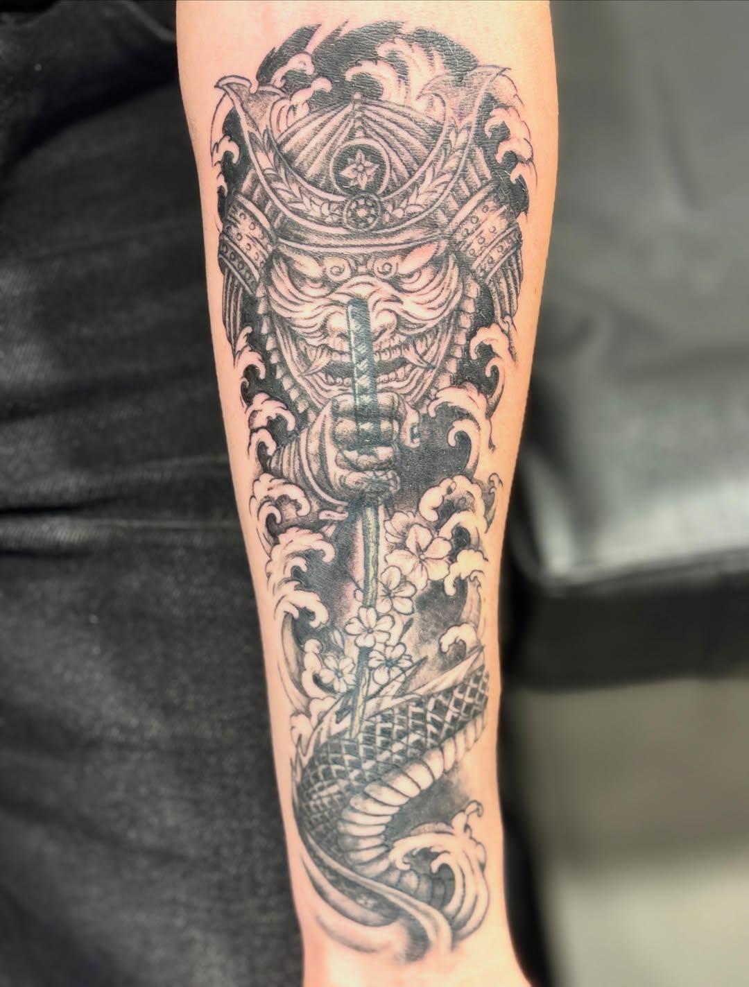 Tatouage fine line — _bloody_tattoo_