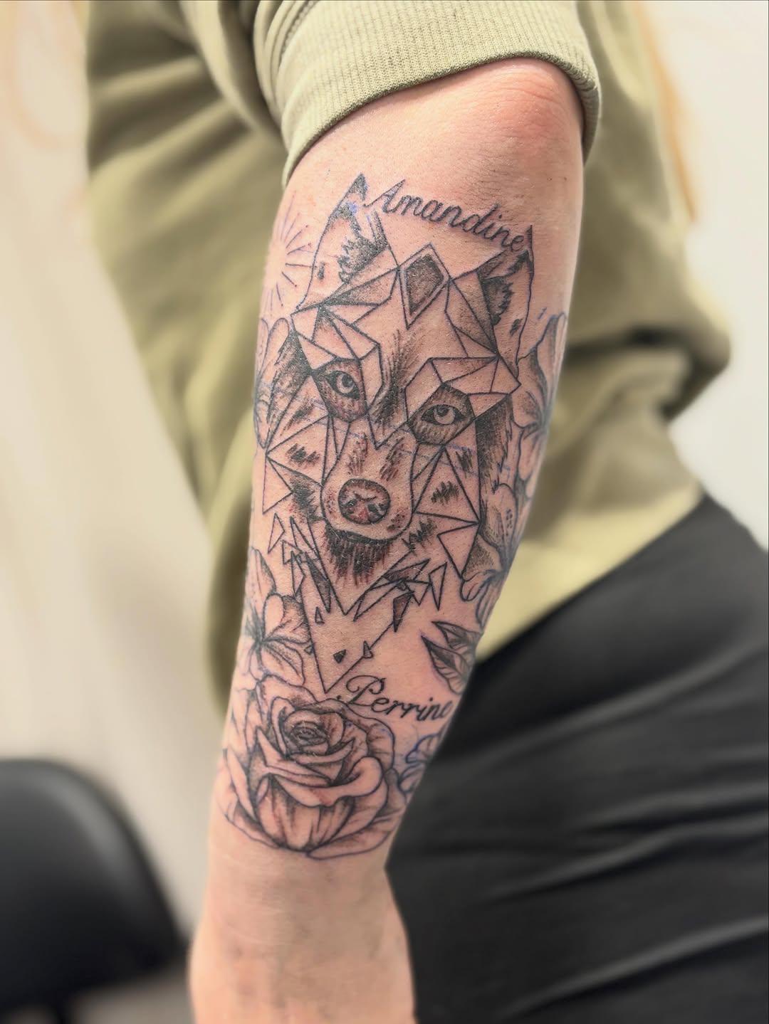 Tatouage fine line — _bloody_tattoo_