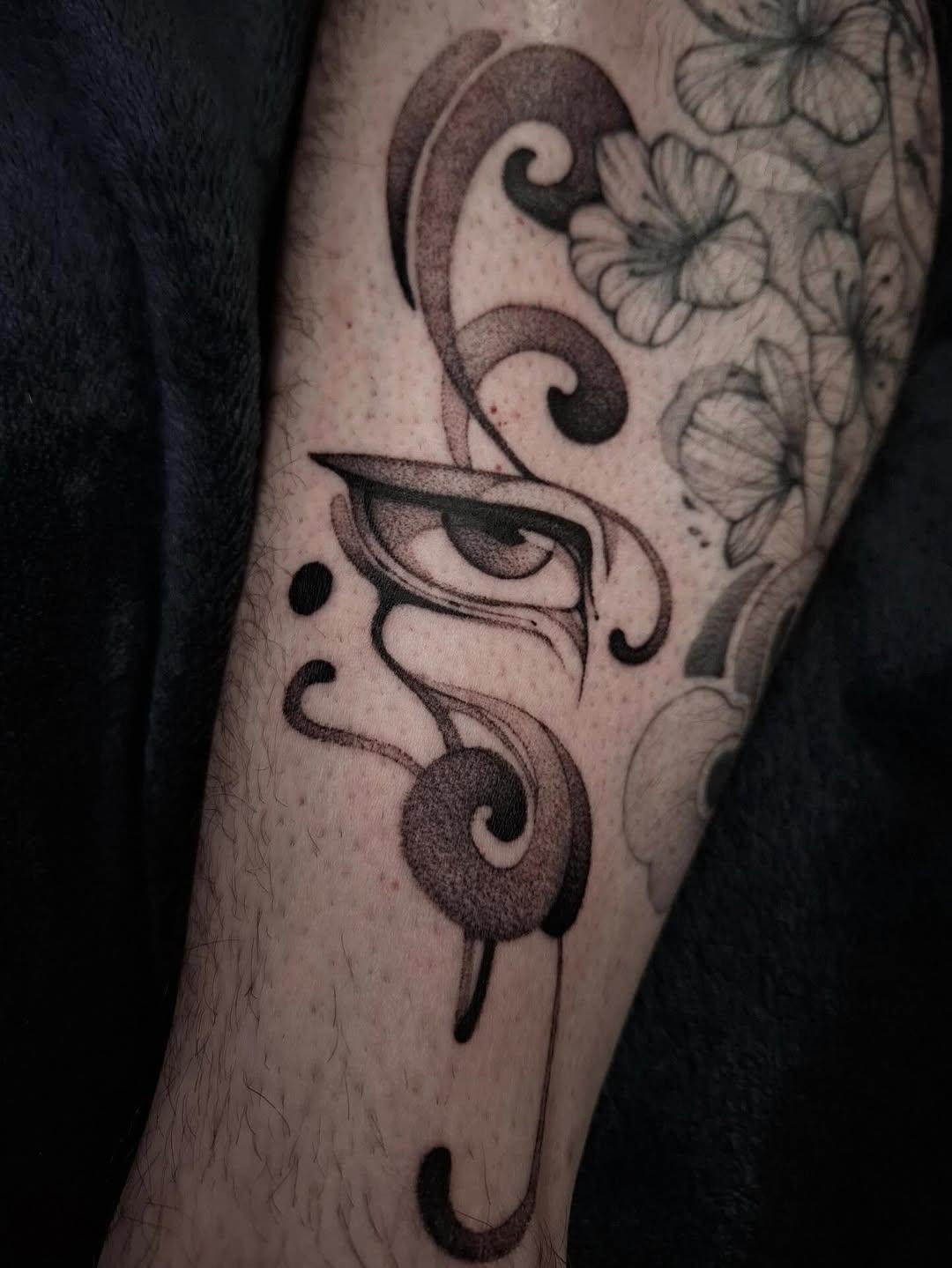 Tatouage fine line — danbravo.tattoo