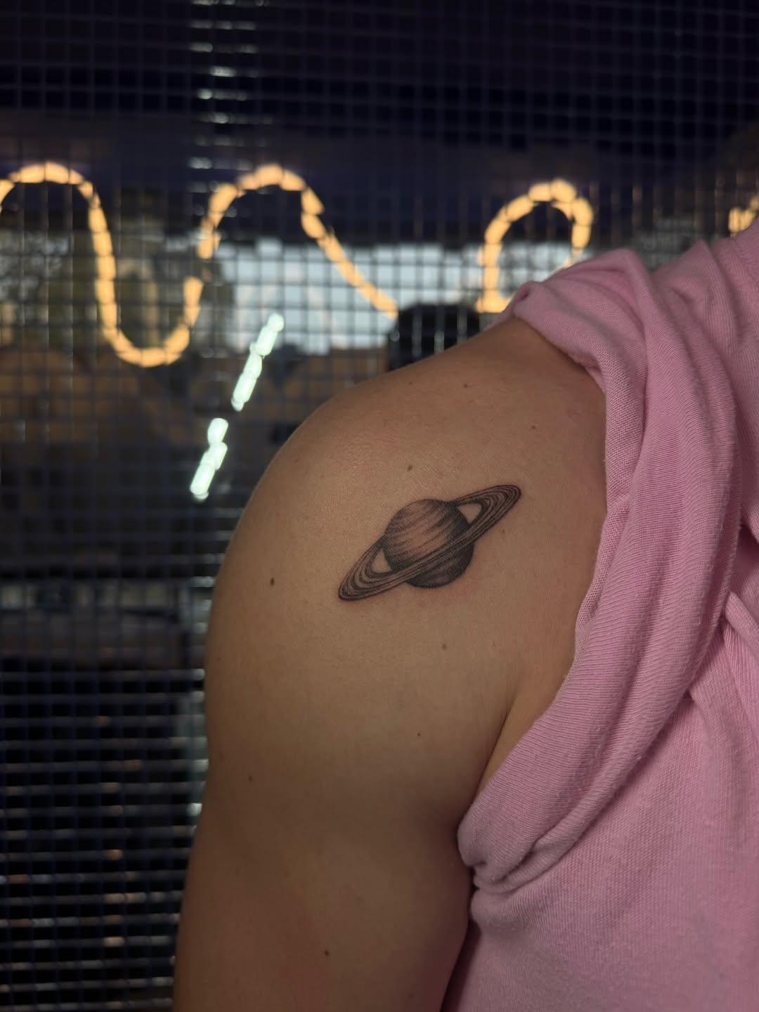 Petite planète fine line — mlle.m.tattoo