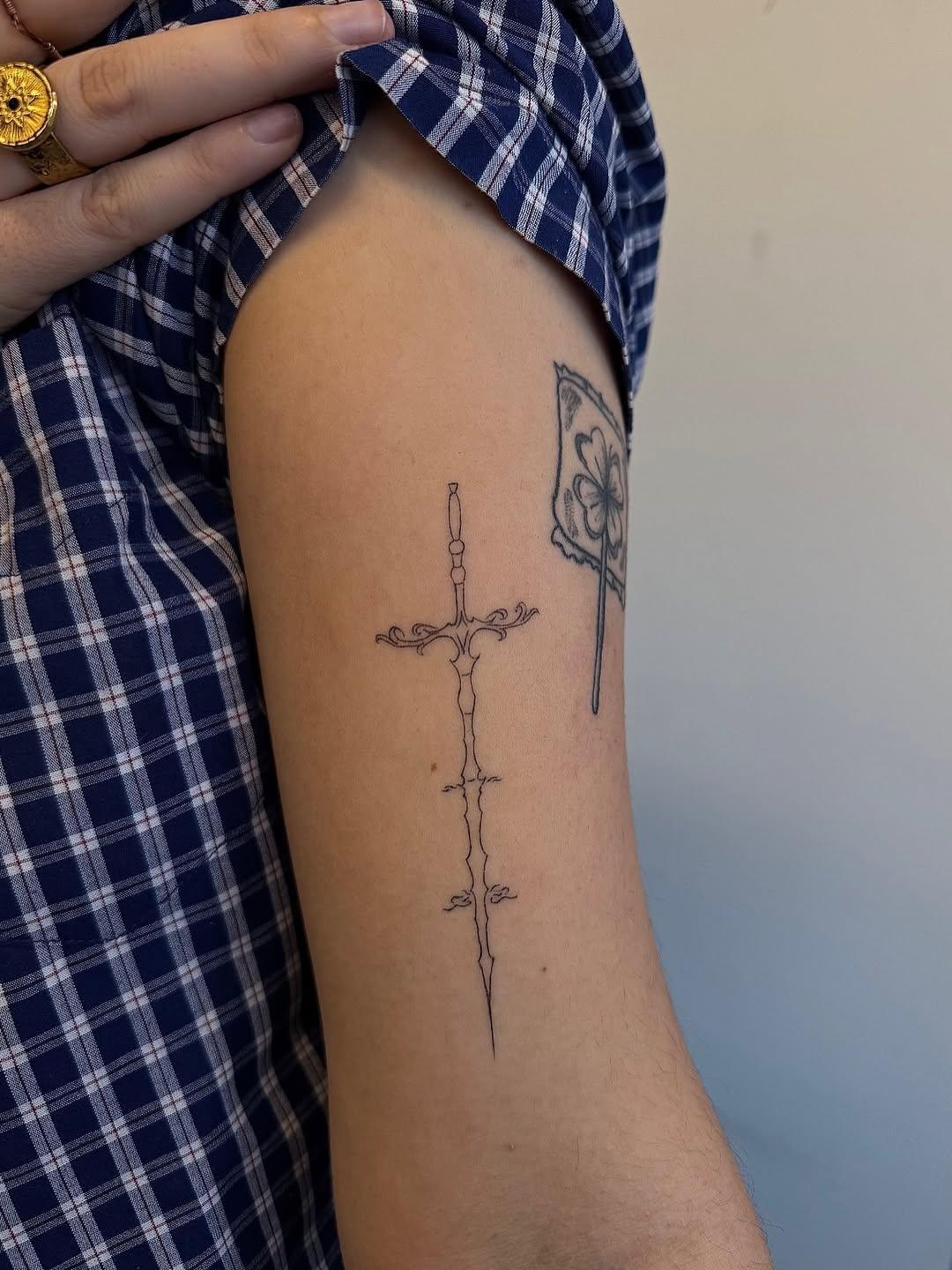 Onde sonore tatouée d'un chat — mlle.m.tattoo