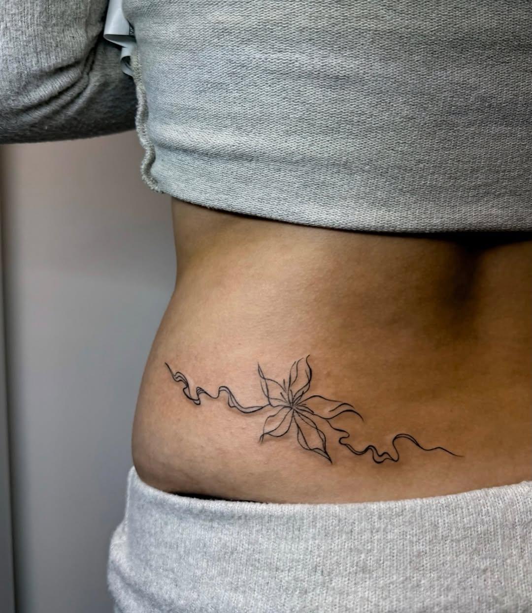 Tatouage fine line — mlle.m.tattoo