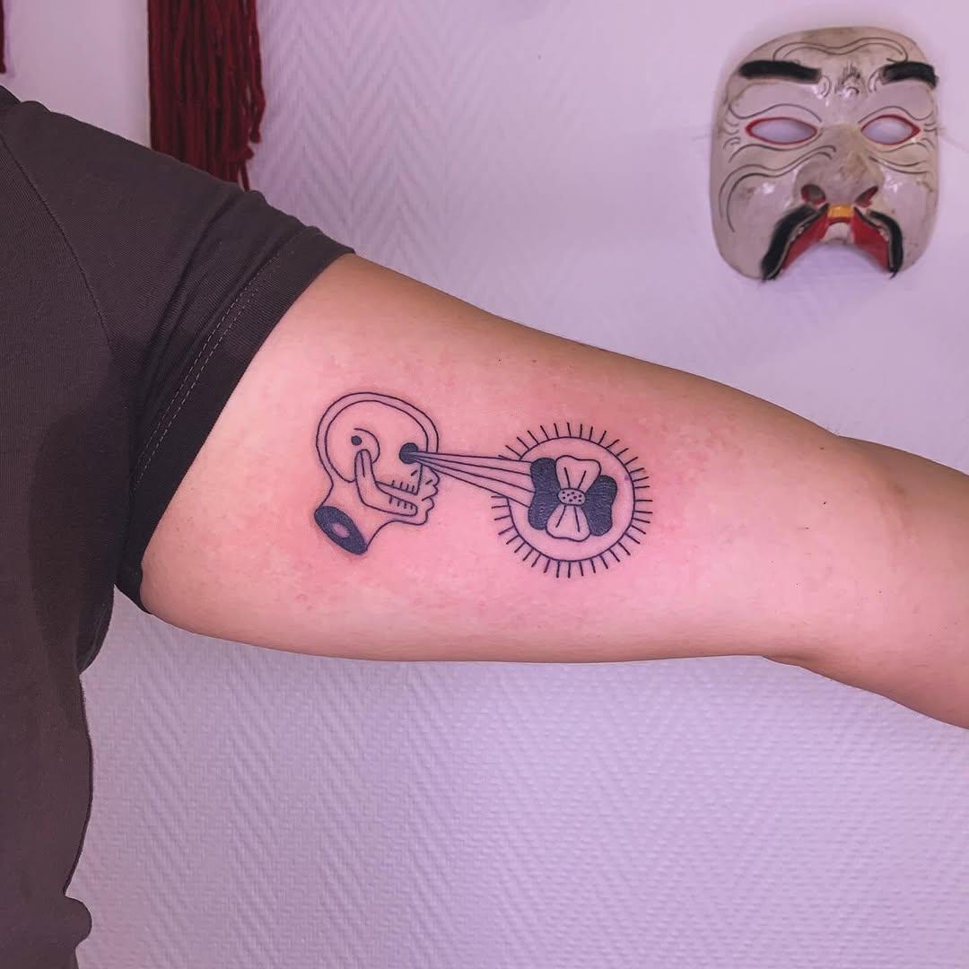 Version alternative d'un flash, blackwork — astronomina