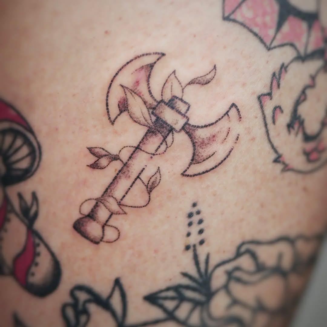 Hache handpoke en dotwork — bebe.rattt
