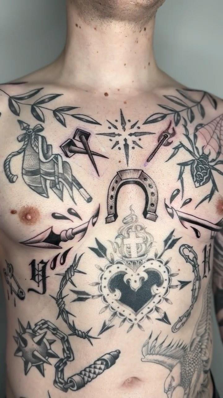 Tatouage Torse complet multi-motifs — veenom_bleunoir