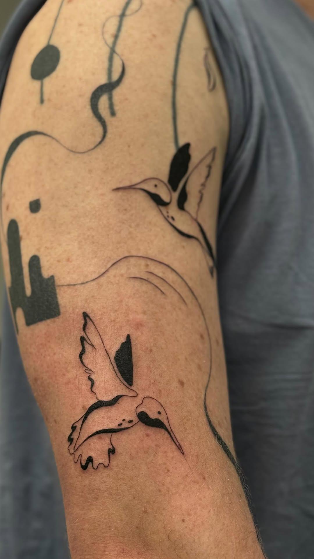 Tatouages colibris fine line — rosux_ttt