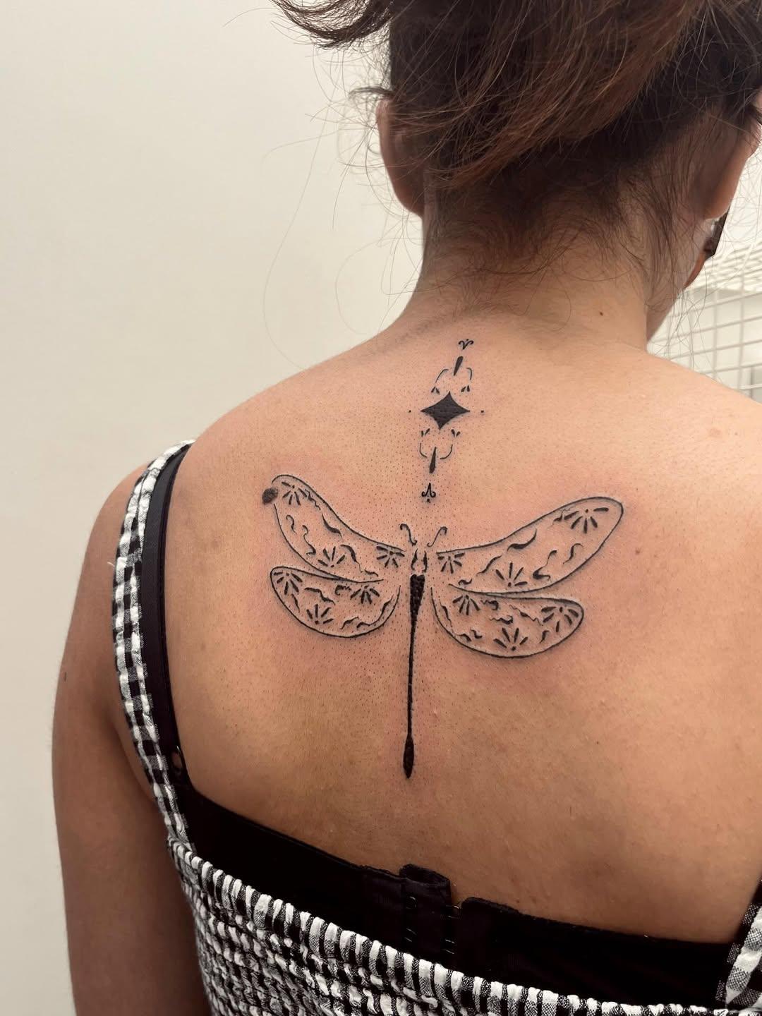 Tatouage insecte ornemental — l_ebauche