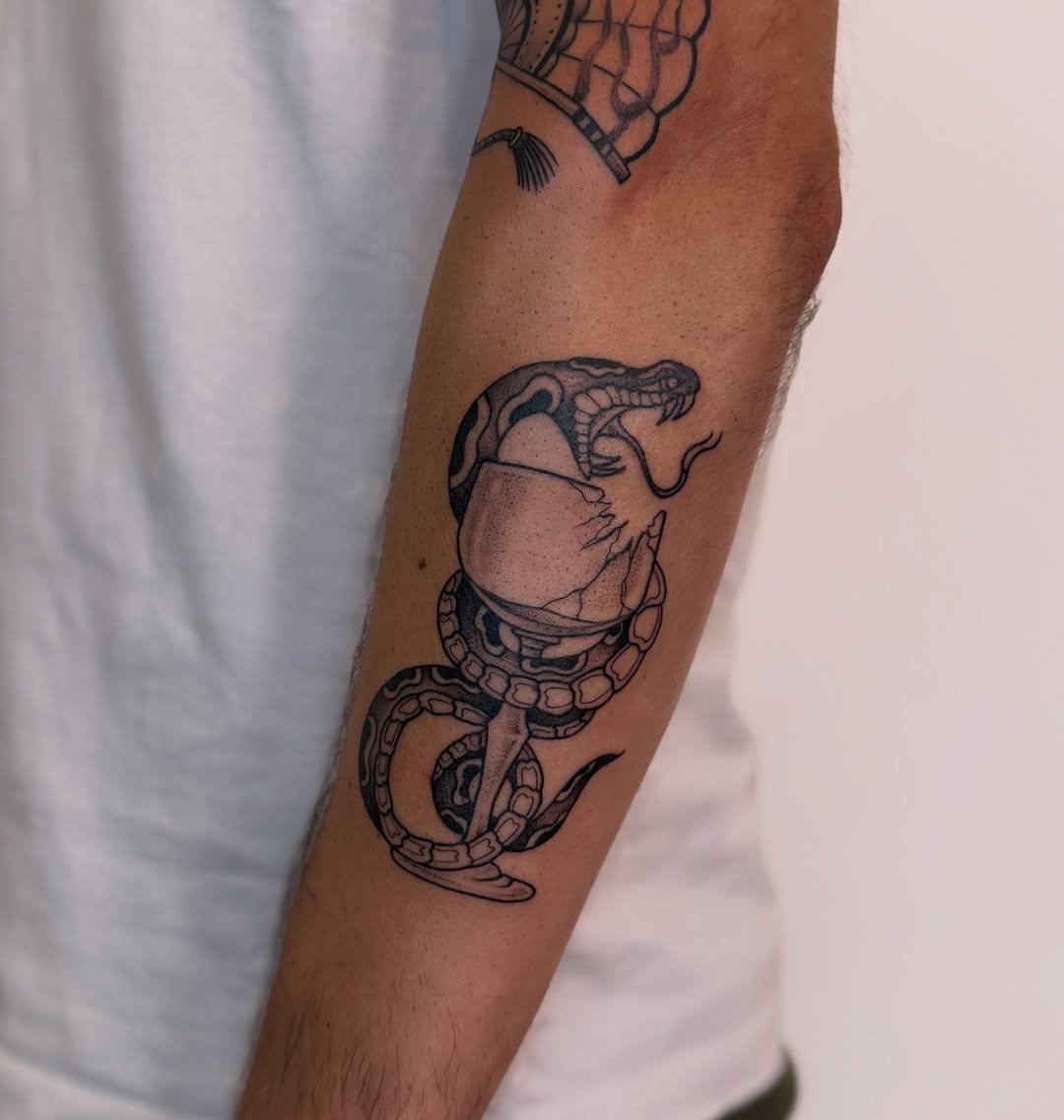 Tatouage traditionnel sur demande du client — chaztattoo_