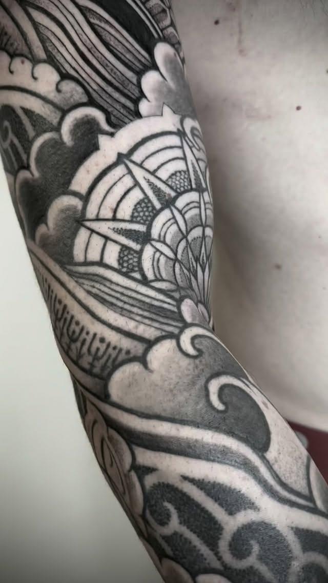 Tatouage Mandala sleeve — jeykill_bleunoir