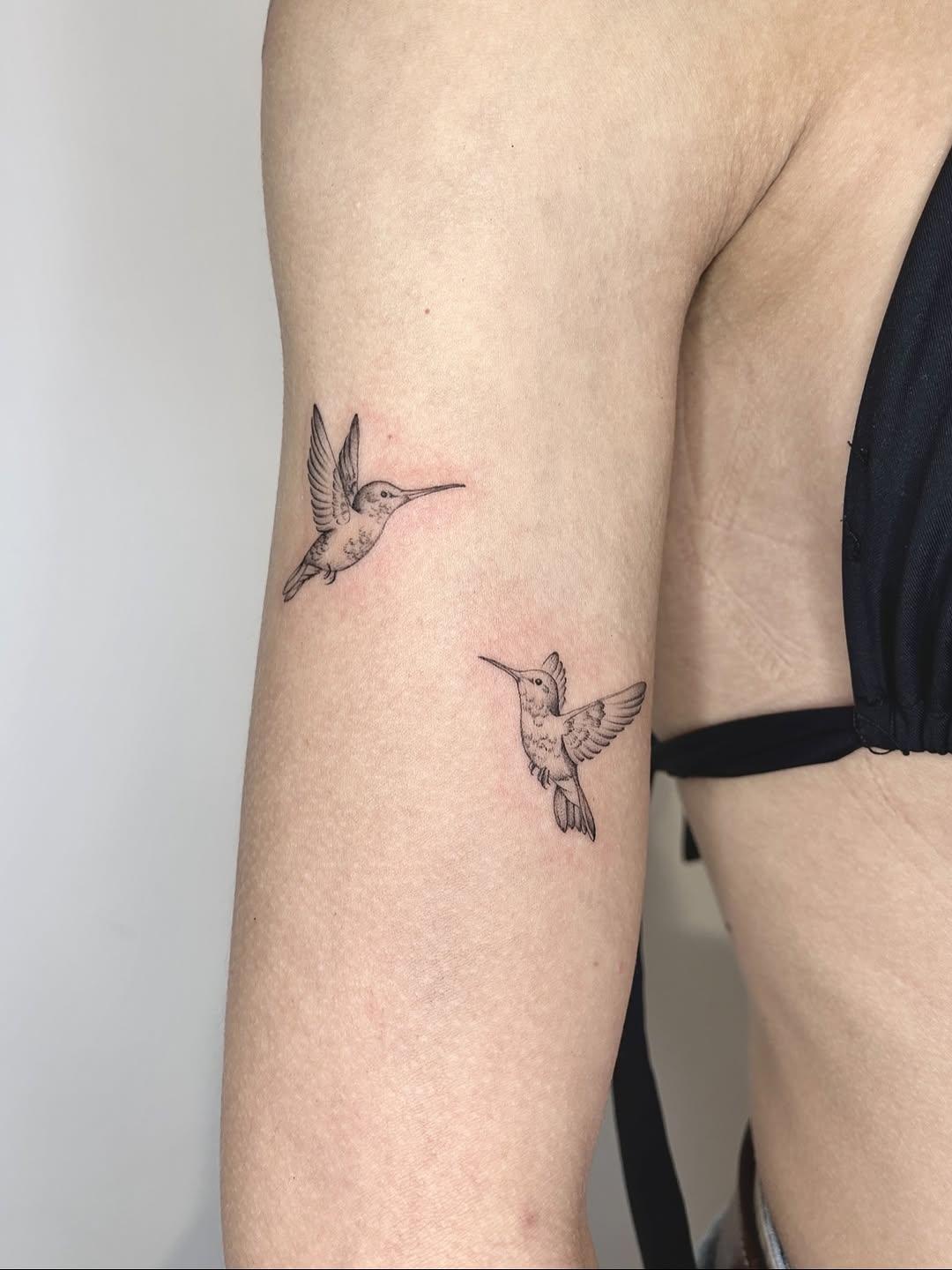 Tatouage colibris fine line — lafeefleurs