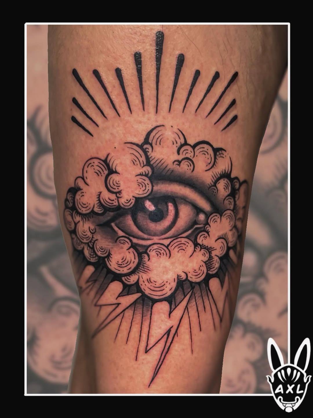 Tatouage mélange réalisme et traditionnel graphique — axlt_art