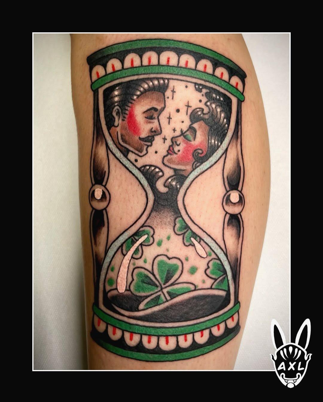 Tatouage sablier traditionnel américain — axlt_art