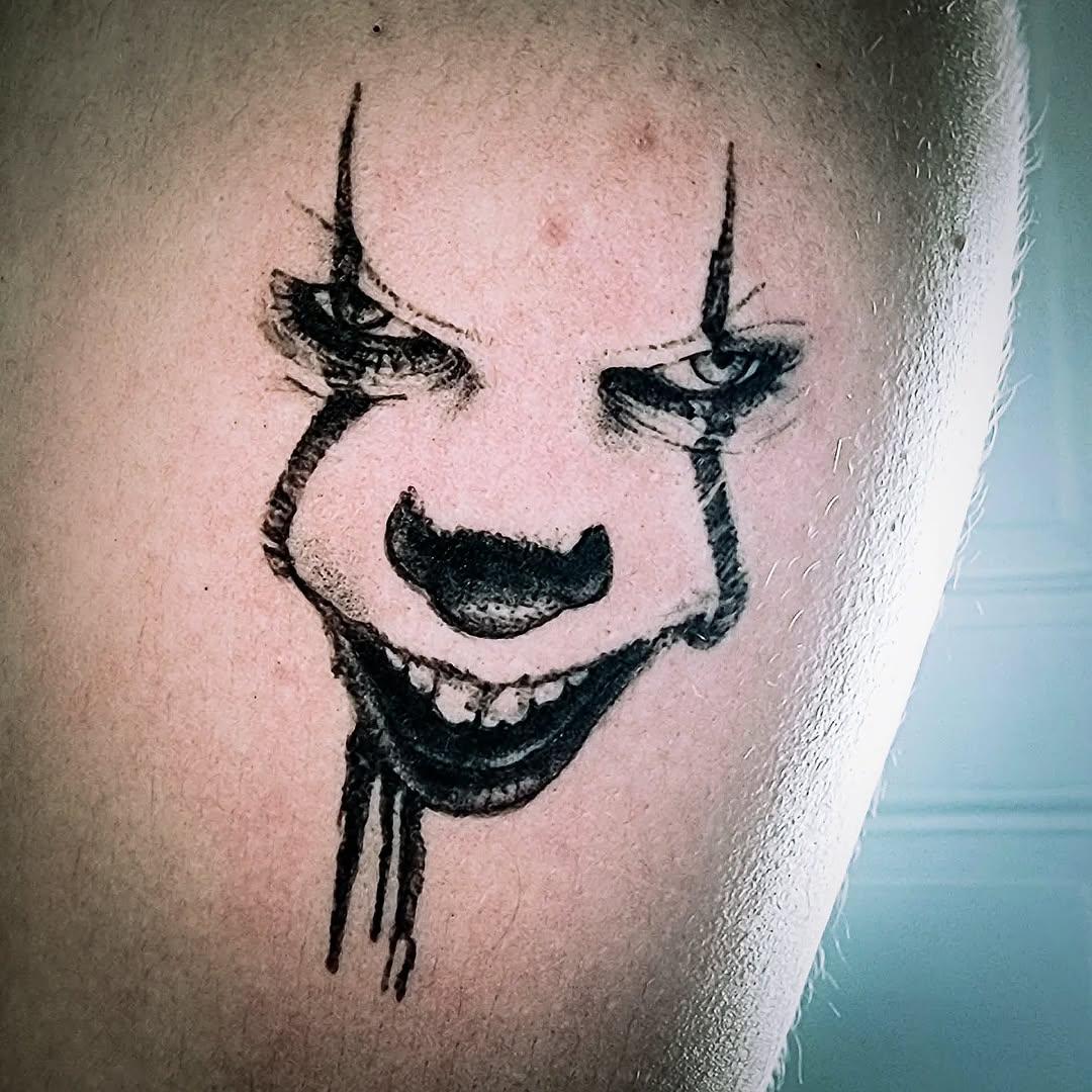 Tatouage Pennywise Ça black and grey — tonieblesk