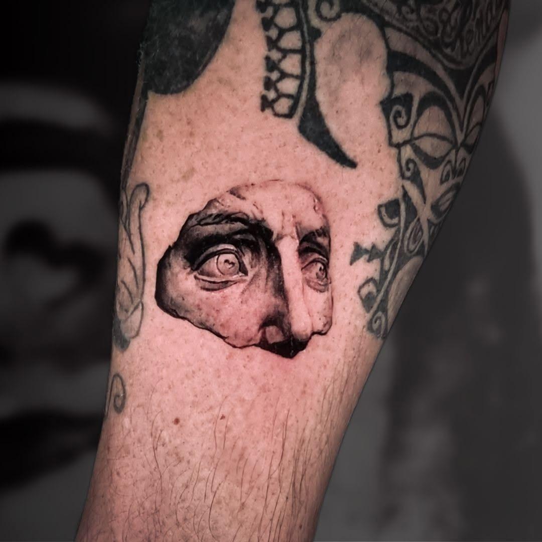 Tatouage statue couleur — tonieblesk