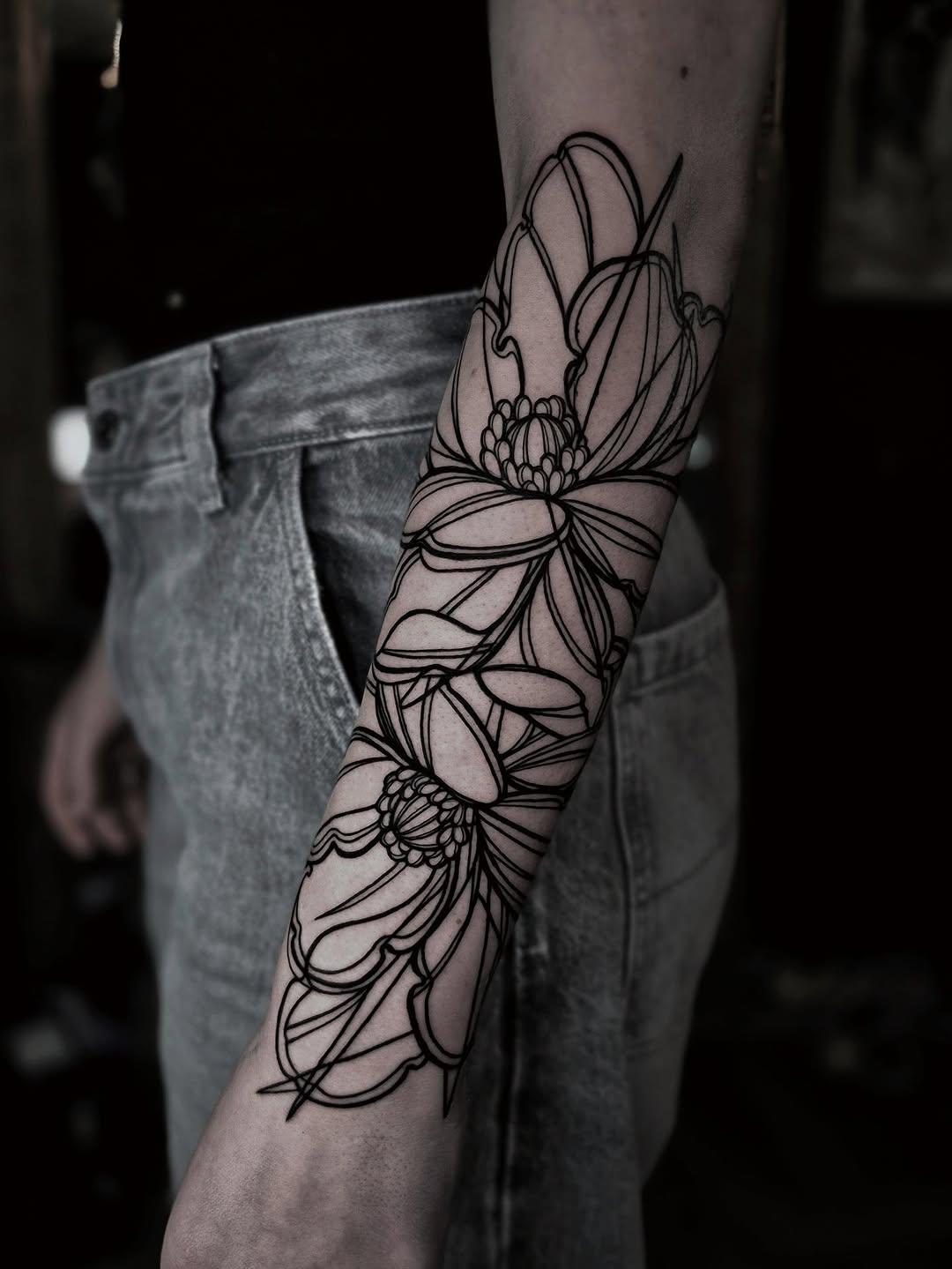 Avant-bras floral fine line — palva_pauline