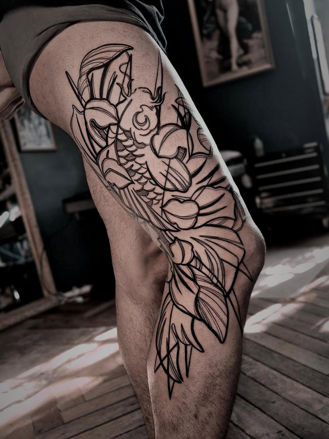 Tatouage floral en lignes fines — palva_pauline