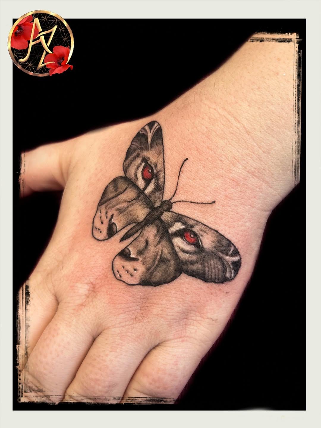 Tatouage papillon avec visages — azraelle76