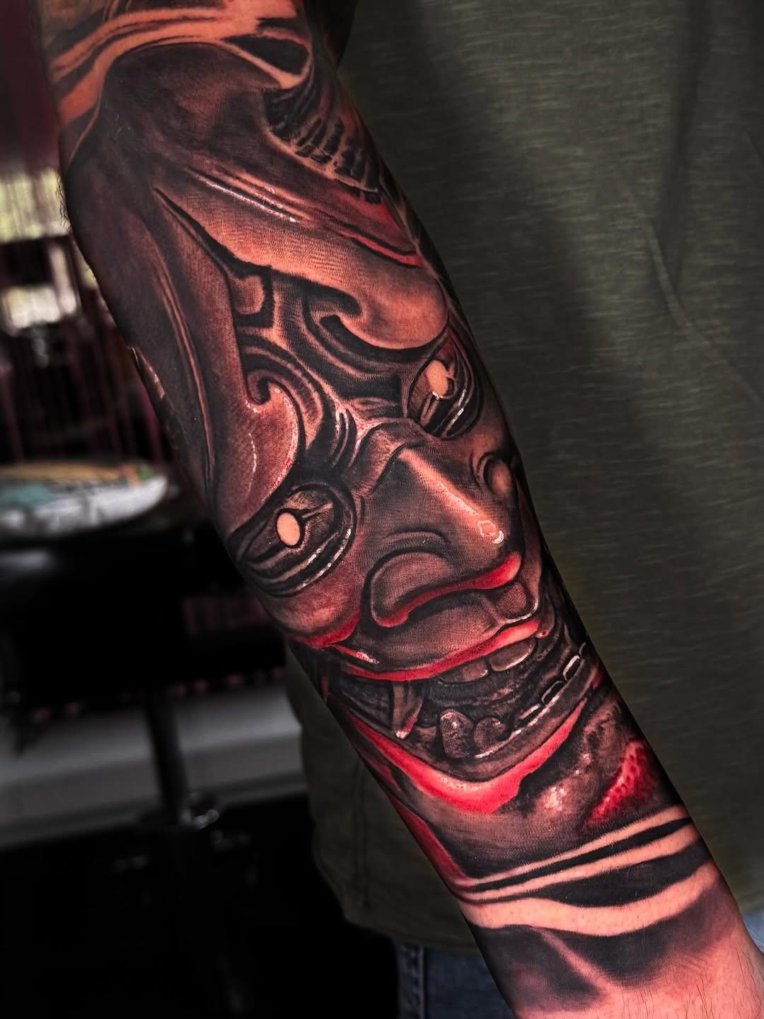 Tatouage noir et gris — jonathanvagner