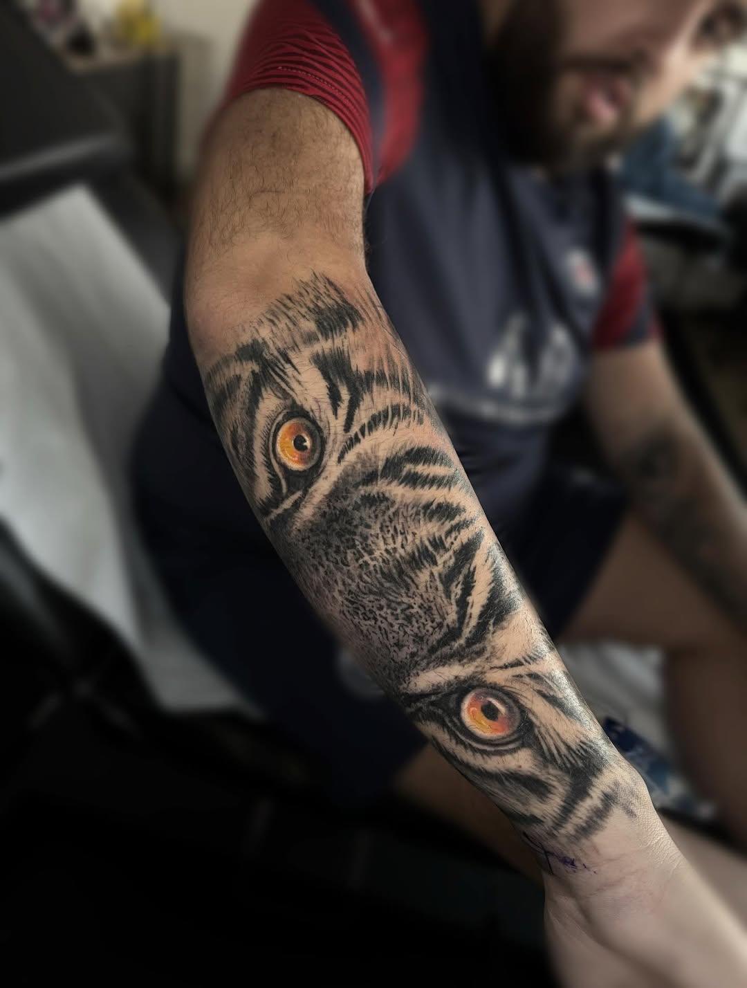 Tatouage noir et gris réalisé en 6h — jonathanvagner
