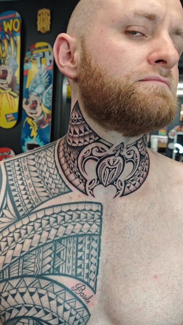 Tatouage polynésien sur le cou — a.l.tattooer