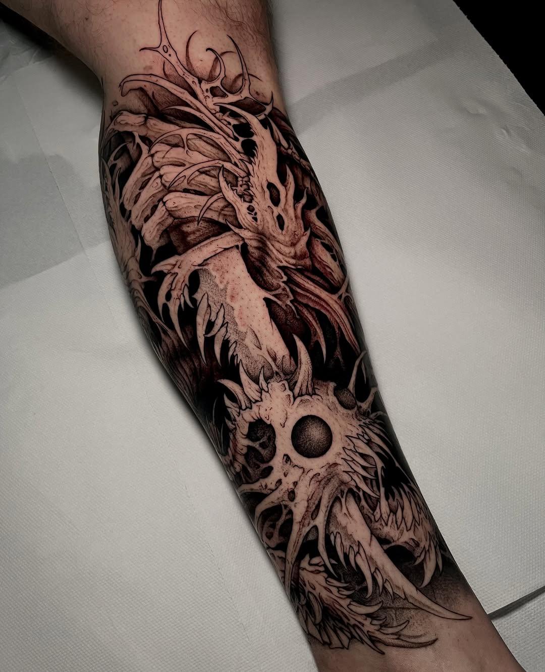 Grand freehand blackwork « Kill Them All » — shewbaba