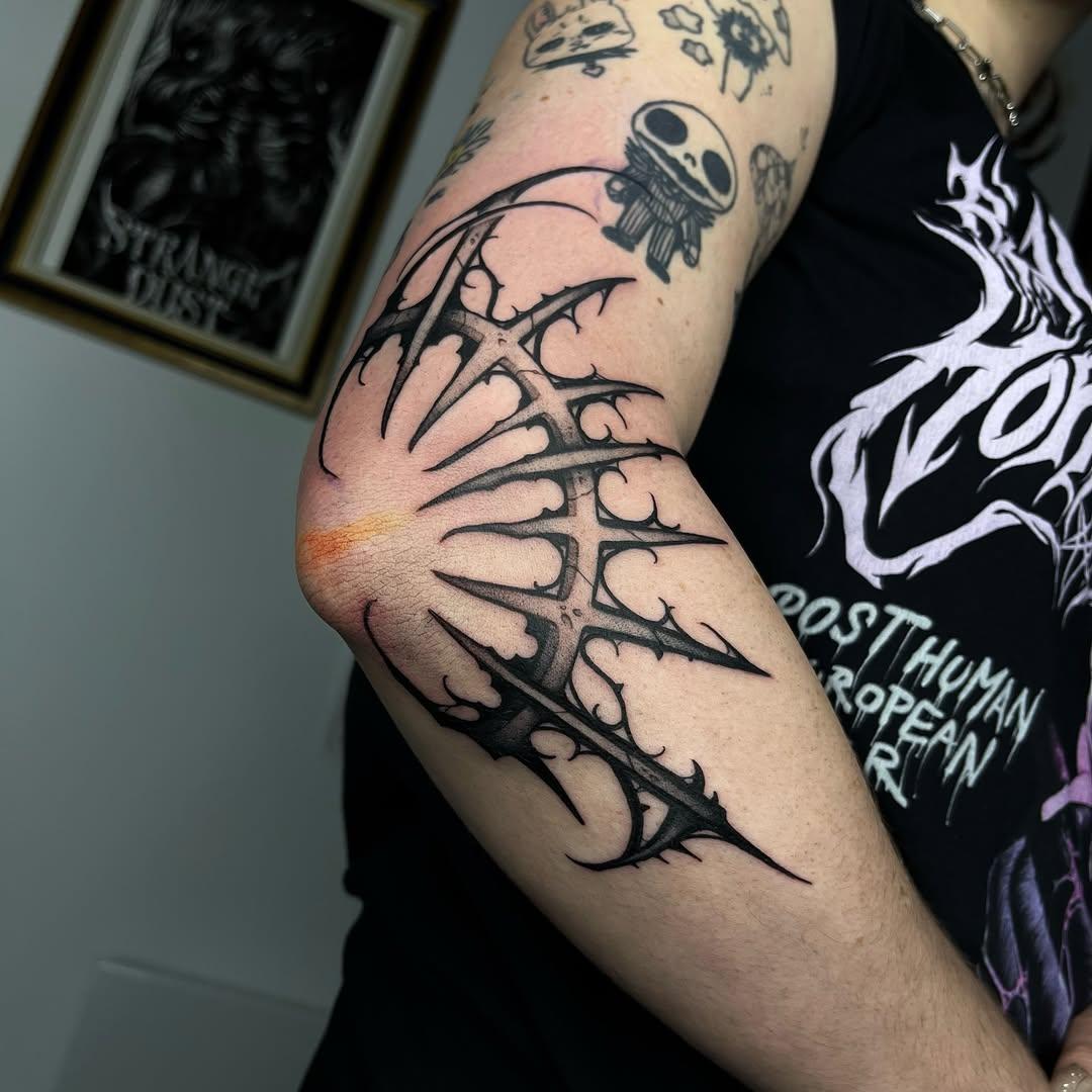 Ornement de coude goth-organique — chaos.vision_ttt