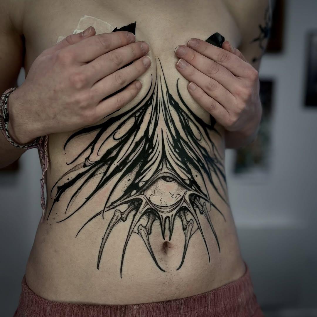 Petit tatouage dark ornemental — chaos.vision_ttt