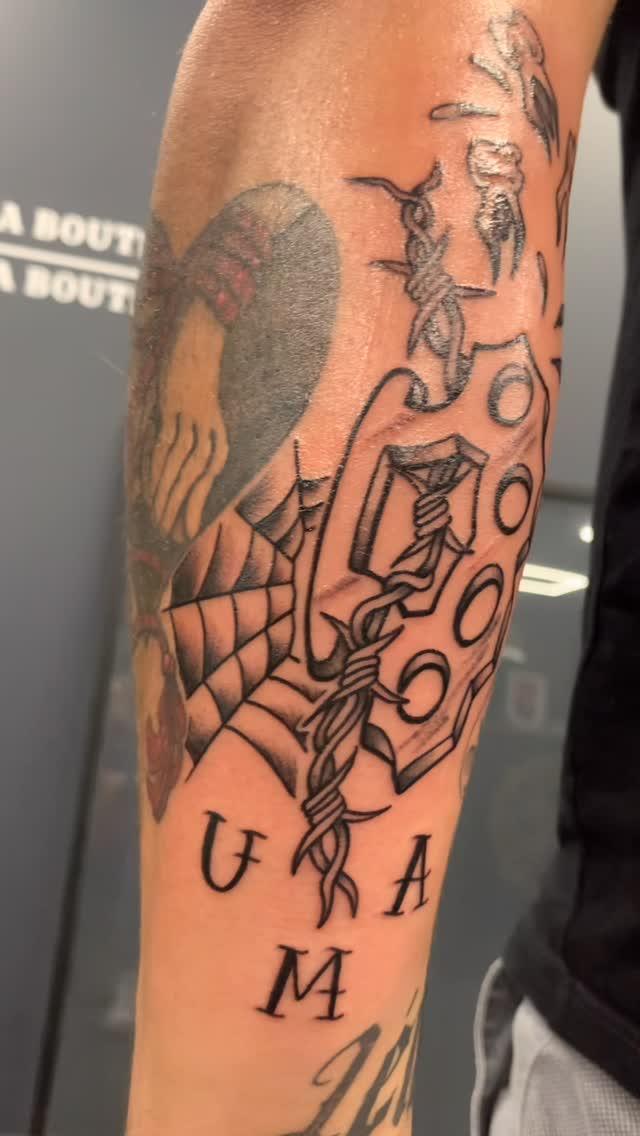 Tatouages oldschool sur l'avant-bras — hellfish_tattoo